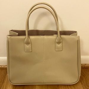 Spacious tote bag
